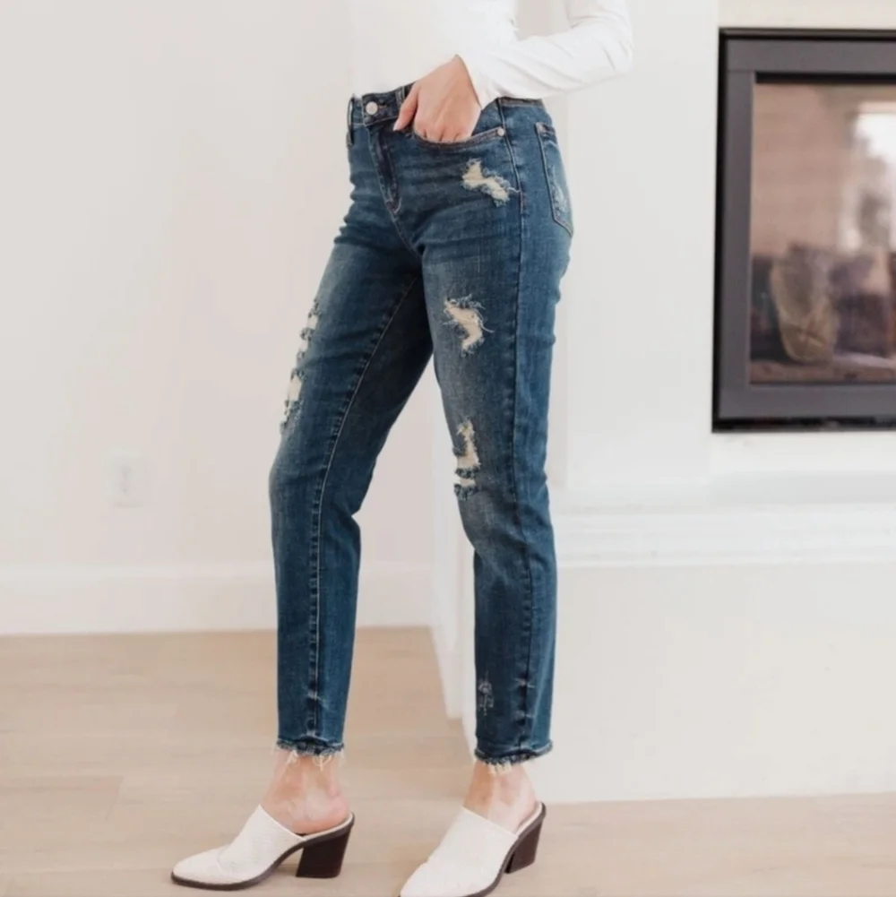 Judy Blue Mid Rise Distressed Relaxed Fit Jeans Size 27 Size 5